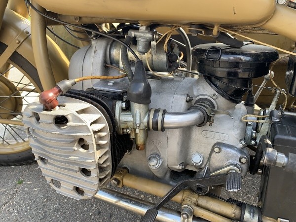 Житель Кобрина очень бережёт один из первых мотоциклов М-72 1941 г. в.