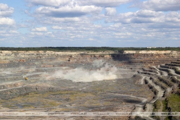 В Микашевичах планируют запустить этим летом линию по переработке крупного щебня В Микашевичах планируют запустить этим летом линию по переработке крупного щебня