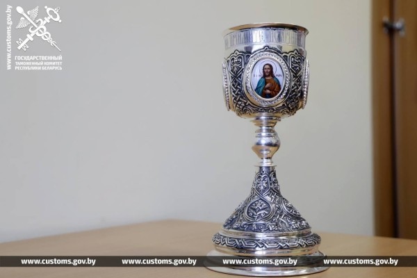 Мужчина попытался провезти в Беларусь ожерелье за 420 тысяч Мужчина попытался провезти в Беларусь ожерелье за 420 тысяч