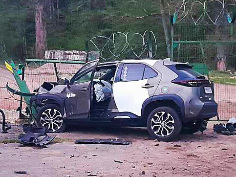 Литовец на шеринговом авто протаранил пограничный забор с Беларусью Литовец на шеринговом авто протаранил пограничный забор с Беларусью