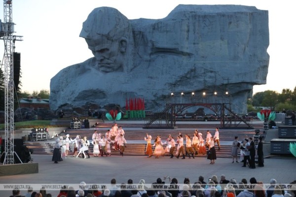 «Патетический дневник памяти» представил Большой театр в Брестской крепости — большой фоторепортаж «Патетический дневник памяти» представил Большой театр в Брестской крепости — большой фоторепортаж