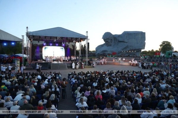 «Патетический дневник памяти» представил Большой театр в Брестской крепости — большой фоторепортаж «Патетический дневник памяти» представил Большой театр в Брестской крепости — большой фоторепортаж