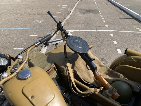 Житель Кобрина очень бережёт один из первых мотоциклов М-72 1941 г. в.