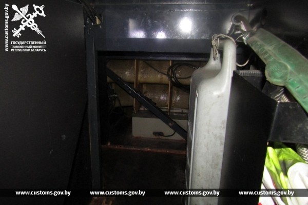 Водитель рейсового автобуса спрятал от таможенного контроля автозапчасти — подробности случая на границе в Бресте Водитель рейсового автобуса спрятал от таможенного контроля автозапчасти — подробности случая на границе в Бресте