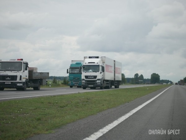 На белорусских дорогах начали действовать сезонные ограничения для грузовиков На белорусских дорогах начали действовать сезонные ограничения для грузовиков