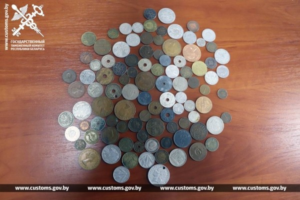 Почти 300 серебряных монет спрятала женщина, ехавшая из Польши через пункт пропуска «Брест» Почти 300 серебряных монет спрятала женщина, ехавшая из Польши через пункт пропуска «Брест»