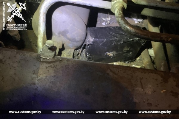 Тайник в полу: член бригады грузового поезда сообщением «Малашевичи — Брест» попался на контрабанде Тайник в полу: член бригады грузового поезда сообщением «Малашевичи — Брест» попался на контрабанде