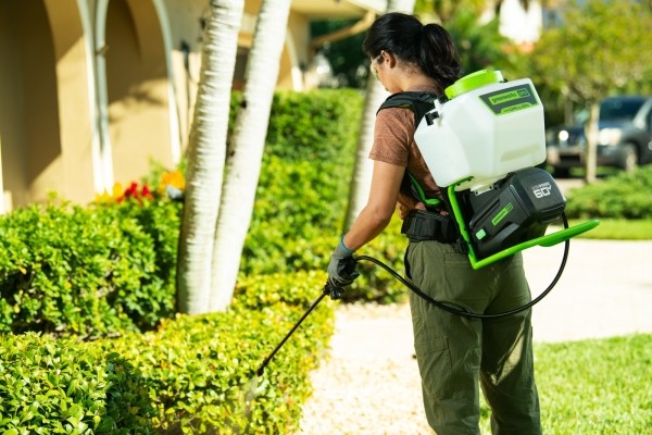 Аккумуляторный садовый опрыскиватель Greenworks GW-BPS60: у вредителей нет шансов Аккумуляторный садовый опрыскиватель Greenworks GW-BPS60: у вредителей нет шансов