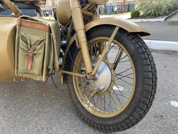 Житель Кобрина очень бережёт один из первых мотоциклов М-72 1941 г. в.