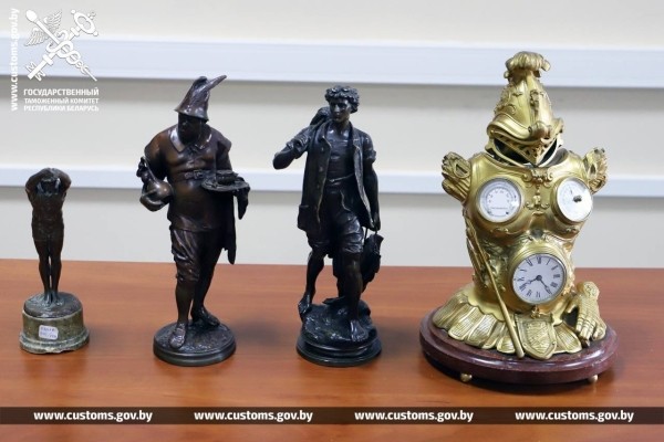 Культурные ценности намеревались незаконно ввезти из Польши через пункт пропуска «Брест» Культурные ценности намеревались незаконно ввезти из Польши через пункт пропуска «Брест»