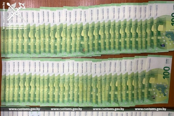 Женщина везла через границу €32 000. Вот как все было Женщина везла через границу €32 000. Вот как все было