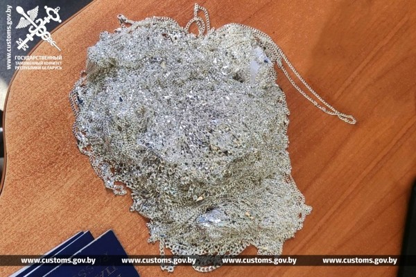 Водители прятали серебро в обуви — случай на границе в Бресте Водители прятали серебро в обуви — случай на границе в Бресте