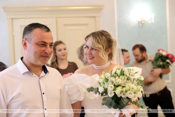 Мама и дочь одновременно вышли замуж Мама и дочь одновременно вышли замуж