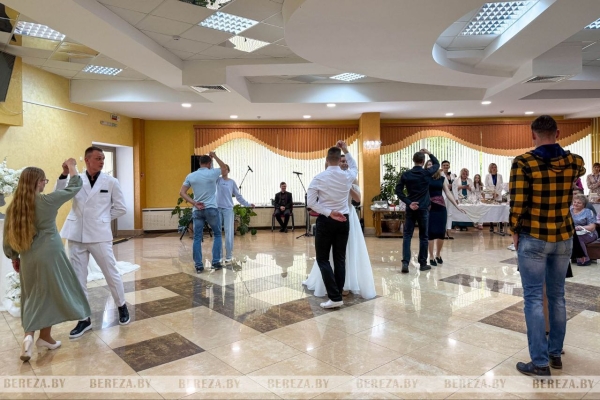 Инициативные березовчане организовали выставку-фестиваль «Ночь в ЗАГСе» Инициативные березовчане организовали выставку-фестиваль «Ночь в ЗАГСе»