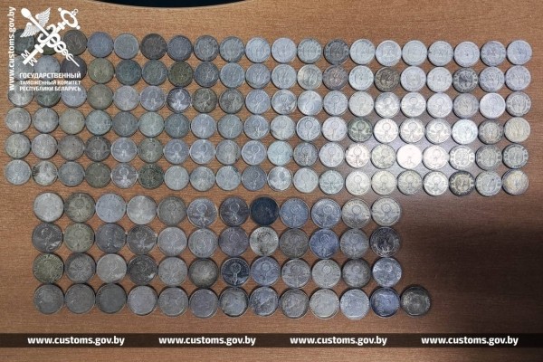 Почти 300 серебряных монет спрятала женщина, ехавшая из Польши через пункт пропуска «Брест» Почти 300 серебряных монет спрятала женщина, ехавшая из Польши через пункт пропуска «Брест»