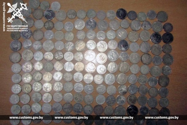 Почти 300 серебряных монет спрятала женщина, ехавшая из Польши через пункт пропуска «Брест» Почти 300 серебряных монет спрятала женщина, ехавшая из Польши через пункт пропуска «Брест»