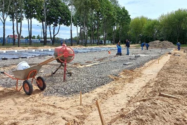 В Кобрине строят современный скейт-парк В Кобрине строят современный скейт-парк