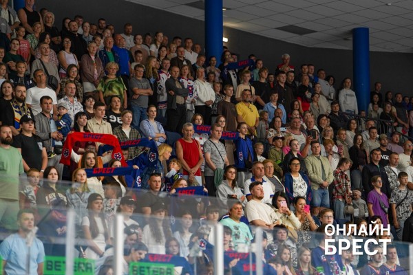 1472 зрителя, гимн вживую и овертайм: чем запомнился матч ХК «Брест» против «Динамо-Молодечно»