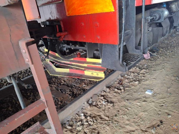 В Беларуси мужчина уснул на рельсах, попал под поезд, но остался жив В Беларуси мужчина уснул на рельсах, попал под поезд, но остался жив