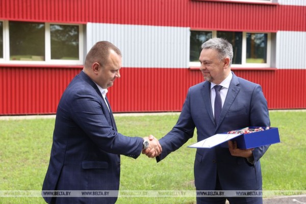 Партию школьных автобусов передал «Брестмаш» регионам Беларуси