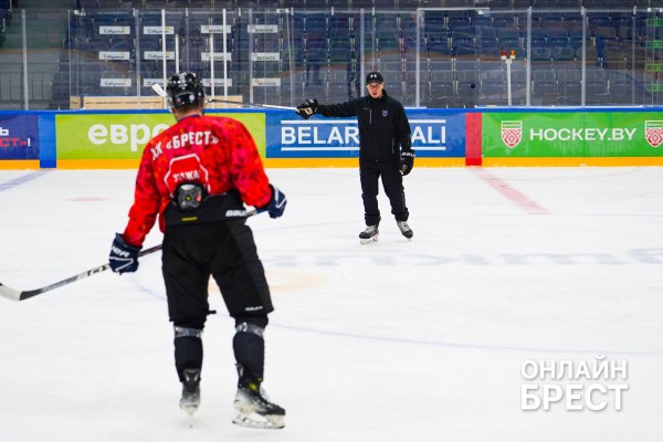 Обращение к болельщикам, главный соперник и другие важные темы: откровенное интервью главного тренера ХК «Брест» Обращение к болельщикам, главный соперник и другие важные темы: откровенное интервью главного тренера ХК «Брест»