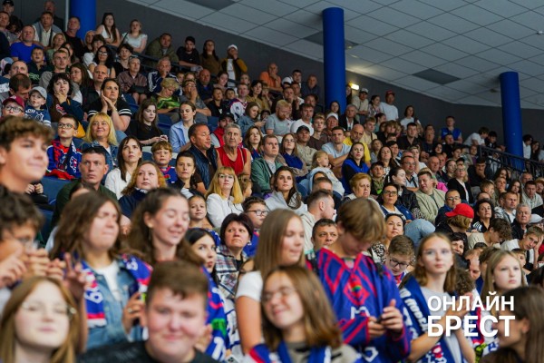 1472 зрителя, гимн вживую и овертайм: чем запомнился матч ХК «Брест» против «Динамо-Молодечно»