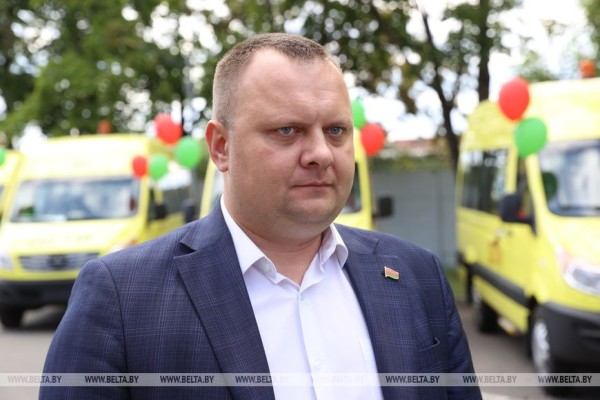 Партию школьных автобусов передал «Брестмаш» регионам Беларуси