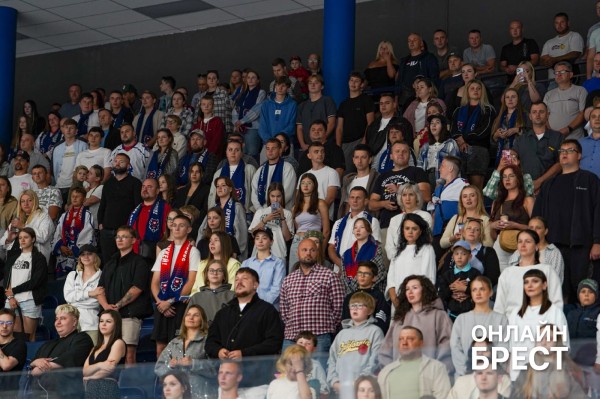 1472 зрителя, гимн вживую и овертайм: чем запомнился матч ХК «Брест» против «Динамо-Молодечно»