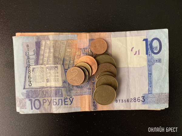 В Беларуси работнику платили аванс 10 рублей и запрещали увольняться — чем закончилась история В Беларуси работнику платили аванс 10 рублей и запрещали увольняться — чем закончилась история